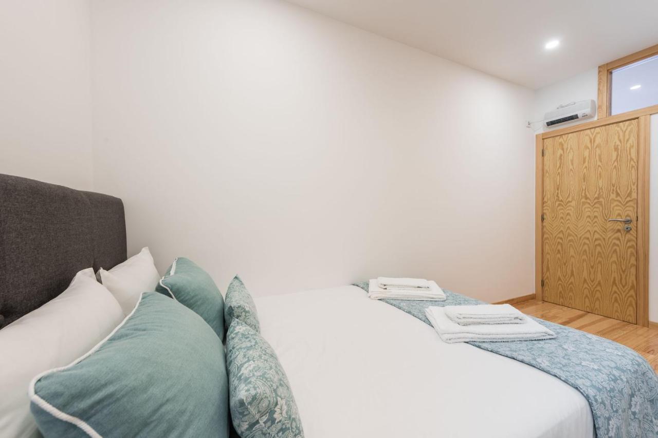 Lovelystay - 1Br Flat W Ac And Balcony By Aliados Porto Buitenkant foto